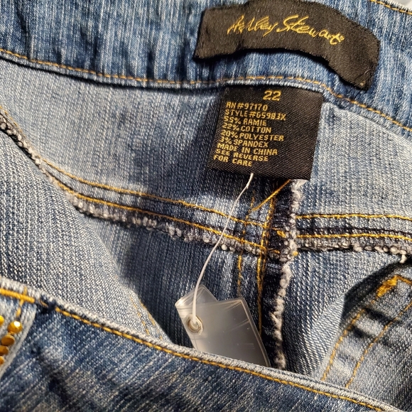 🎁Ashley Stewart Plus Size Jeans with Embellishments Size 22 - Picture 6 of 7